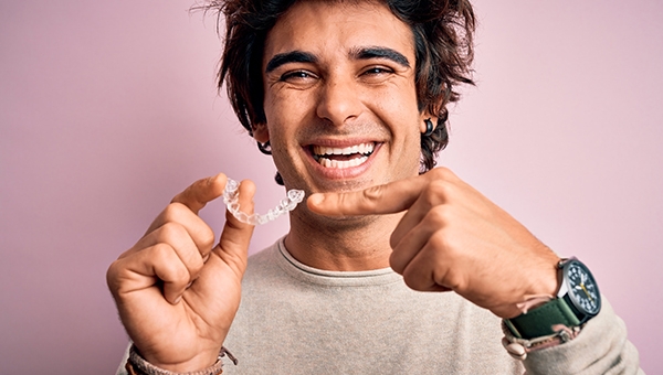 Apparecchio per i denti negli adulti: fino a che età?